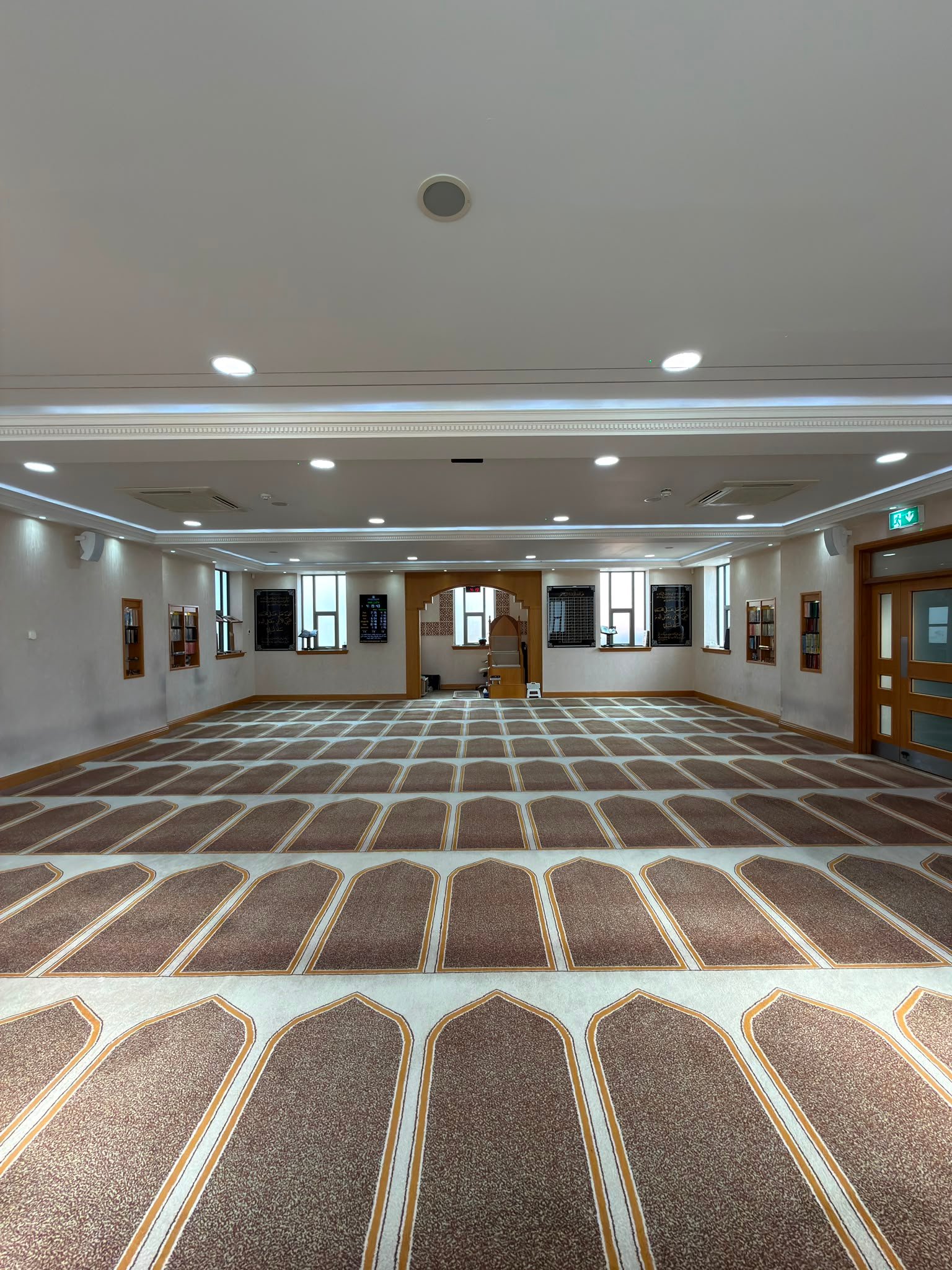 Main prayer hall inside Makki Masjid